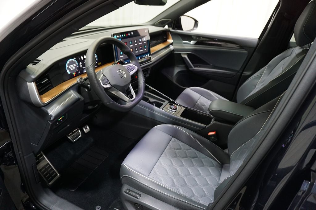 2026 Volkswagen Tiguan 2.0T SEL R-Line Turbo