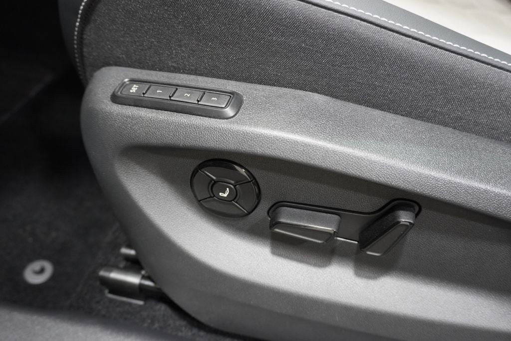 2026 Volkswagen Tiguan 2.0T SEL R-Line Turbo