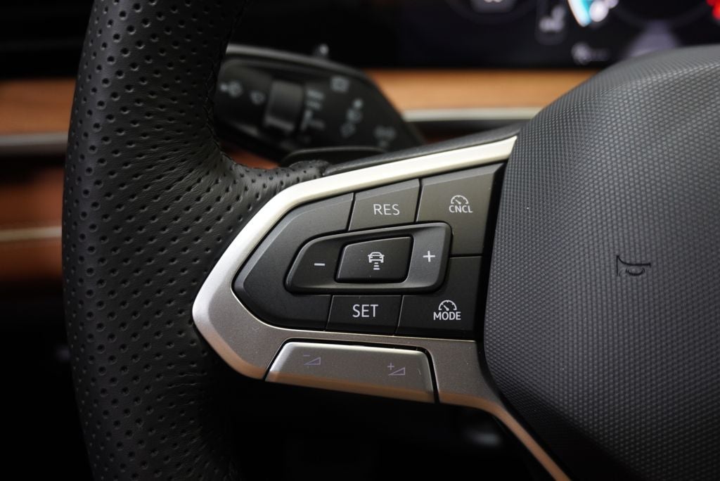 2026 Volkswagen Tiguan 2.0T SEL R-Line