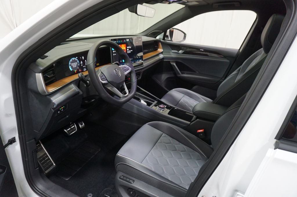 2026 Volkswagen Tiguan 2.0T SEL R-Line Turbo