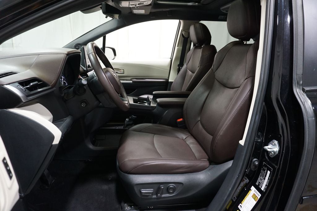2023 Toyota Sienna Platinum 7 Passenger