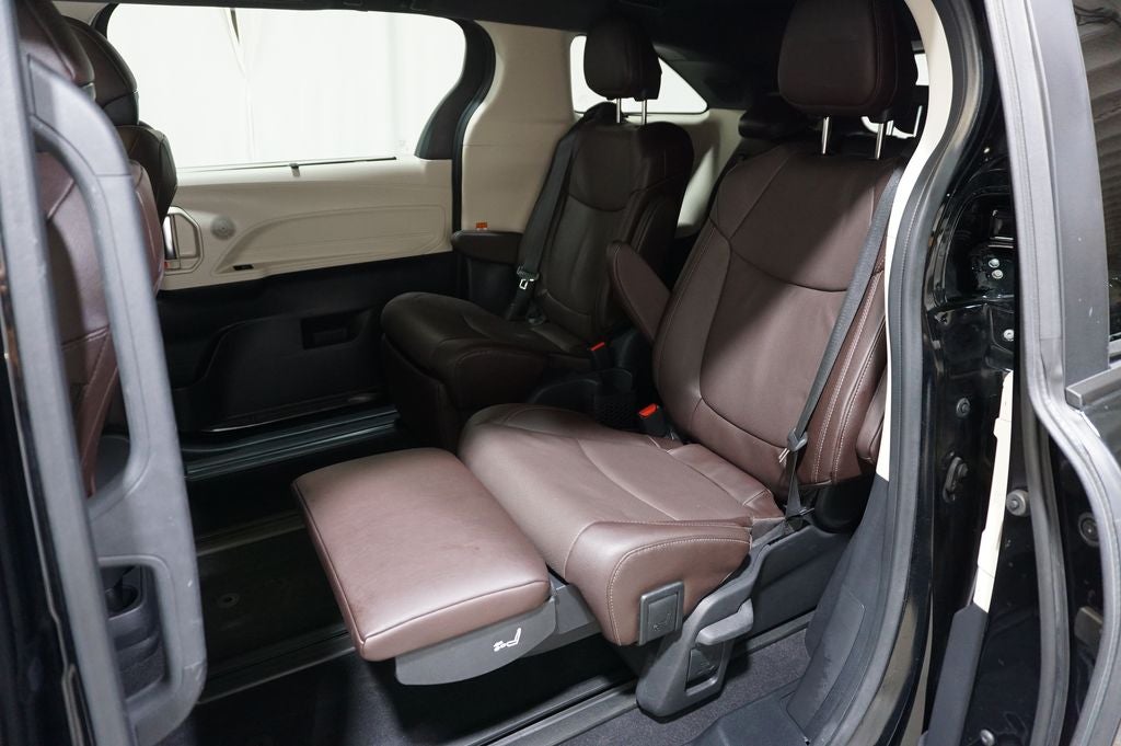 2023 Toyota Sienna Platinum 7 Passenger
