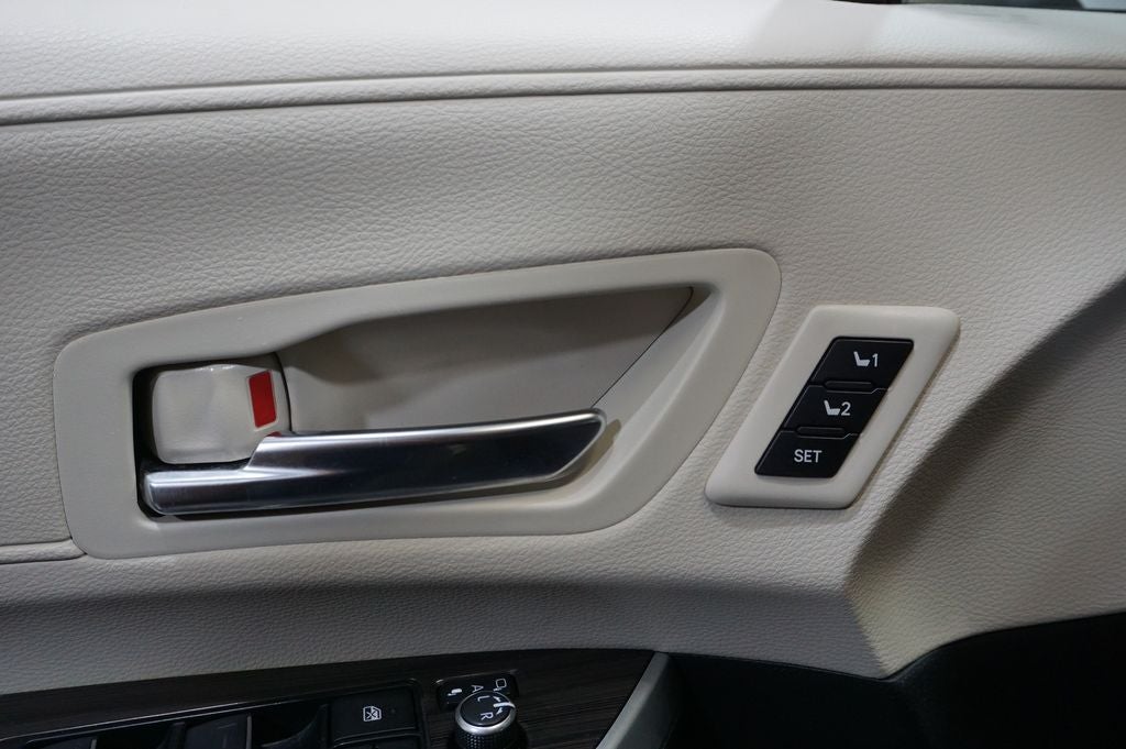 2023 Toyota Sienna Platinum 7 Passenger