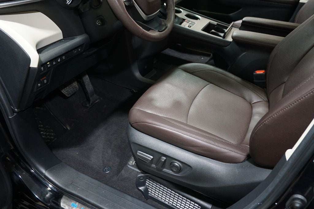 2023 Toyota Sienna Platinum 7 Passenger