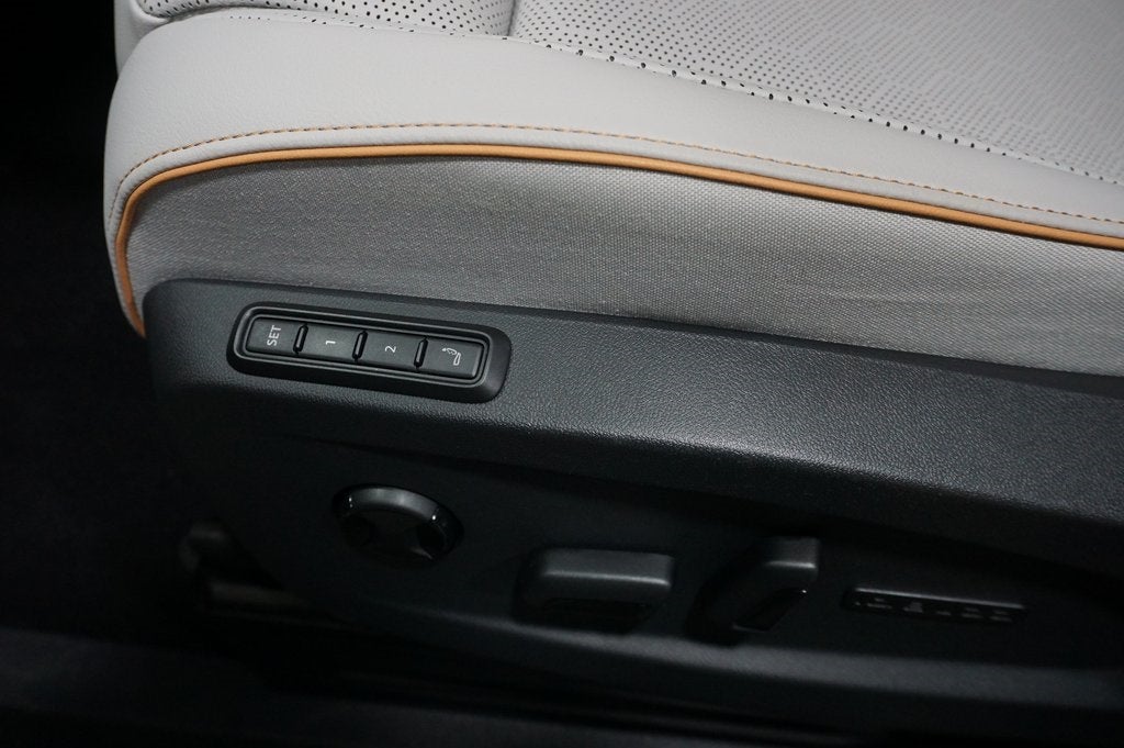 2025 Volkswagen ID. Buzz PRO S PLUS AWD