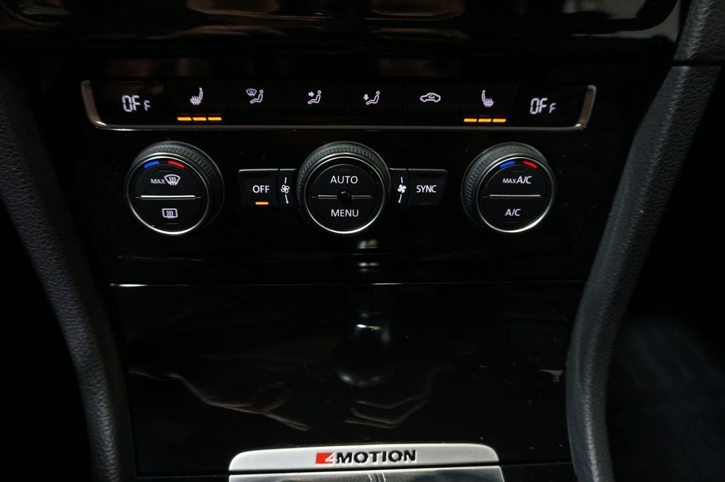 2017 Volkswagen Golf R DCC & Navigation 4Motion 4Motion