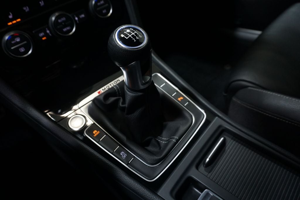 2017 Volkswagen Golf R DCC & Navigation 4Motion 4Motion