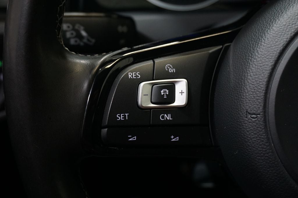 2017 Volkswagen Golf R DCC & Navigation 4Motion 4Motion