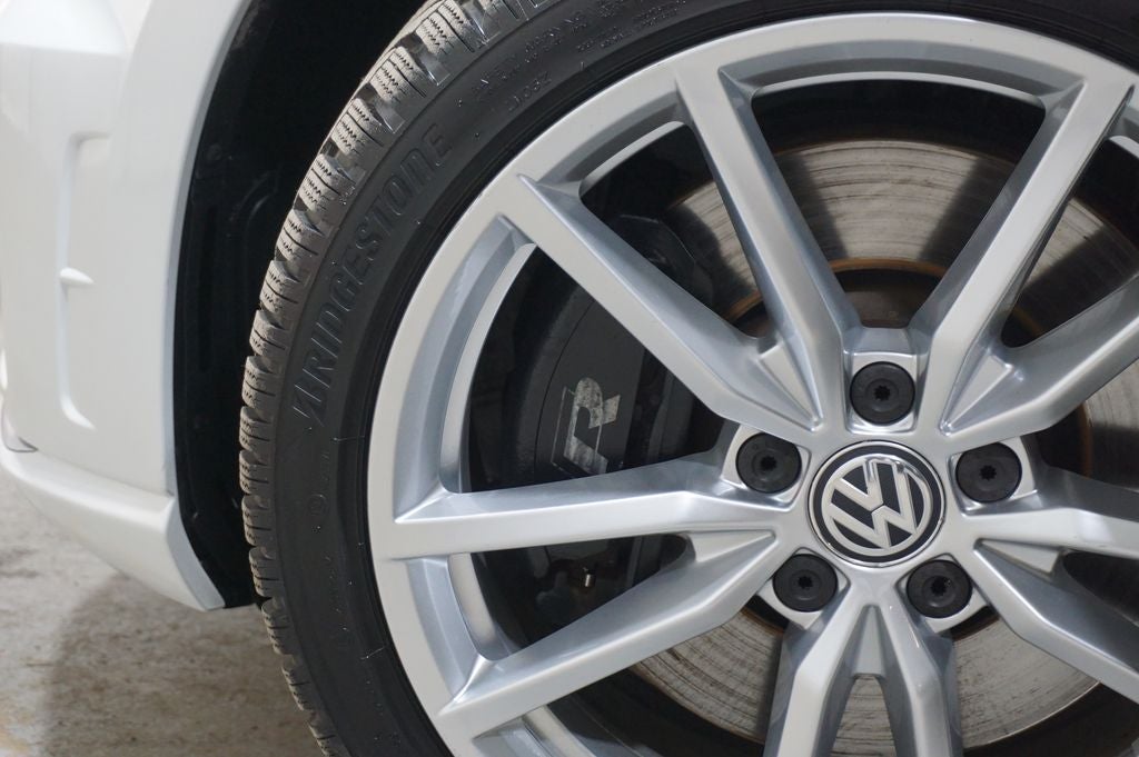 2017 Volkswagen Golf R DCC & Navigation 4Motion 4Motion