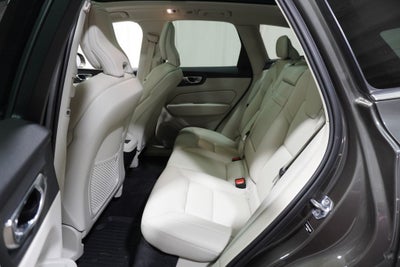 2020 Volvo XC60 T6 Momentum
