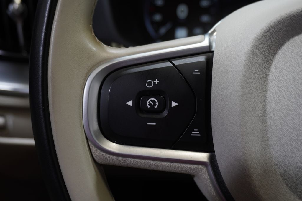 2020 Volvo XC60 T6 Momentum