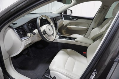 2020 Volvo XC60 T6 Momentum