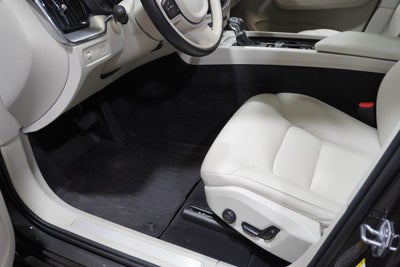 2020 Volvo XC60 T6 Momentum