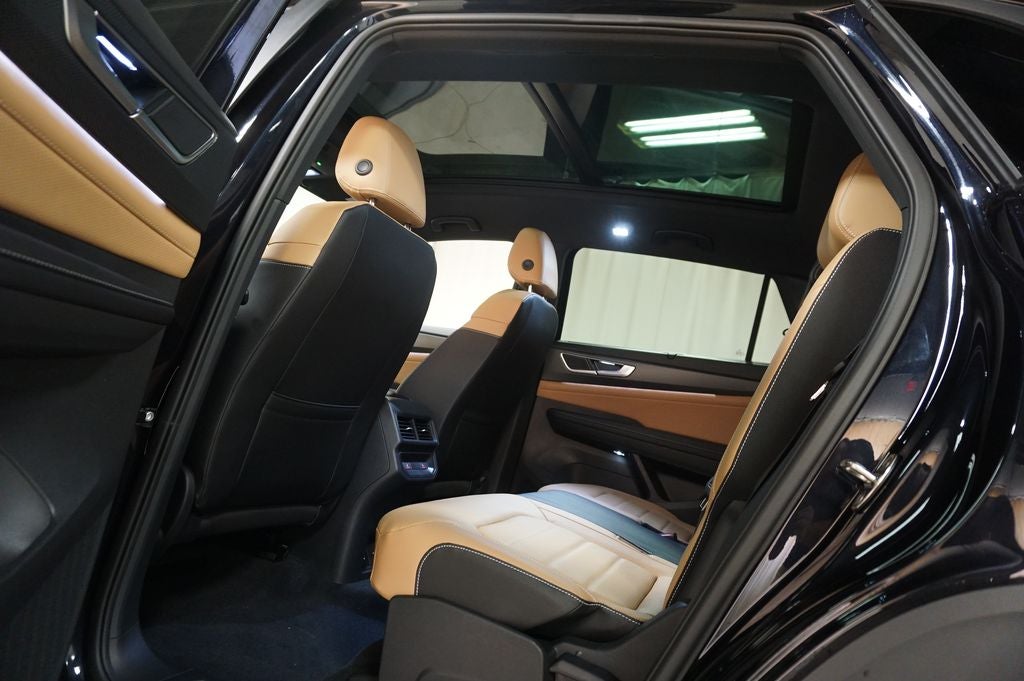 2026 Volkswagen Atlas Cross Sport 2.0T SEL R-Line Black