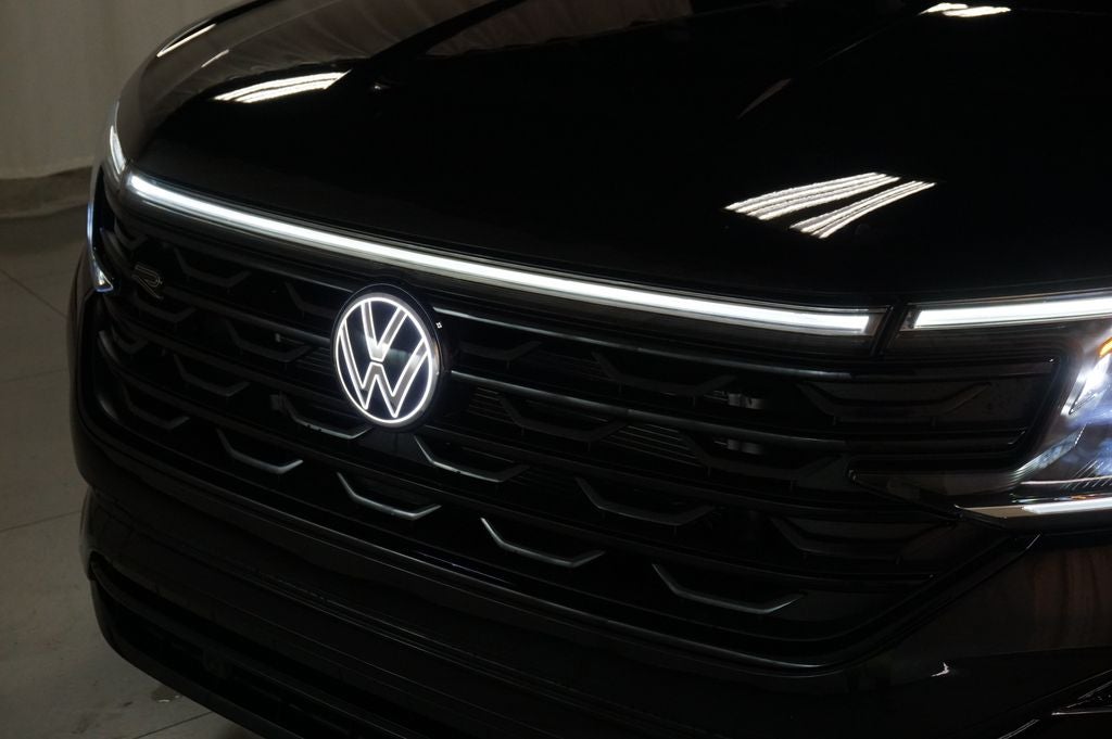 2026 Volkswagen Atlas Cross Sport 2.0T SEL R-Line Black