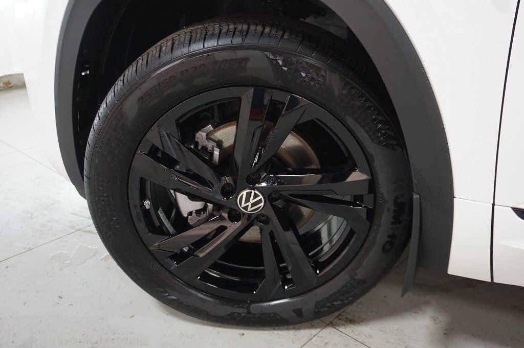 2026 Volkswagen Atlas Cross Sport 2.0T SEL R-Line Black