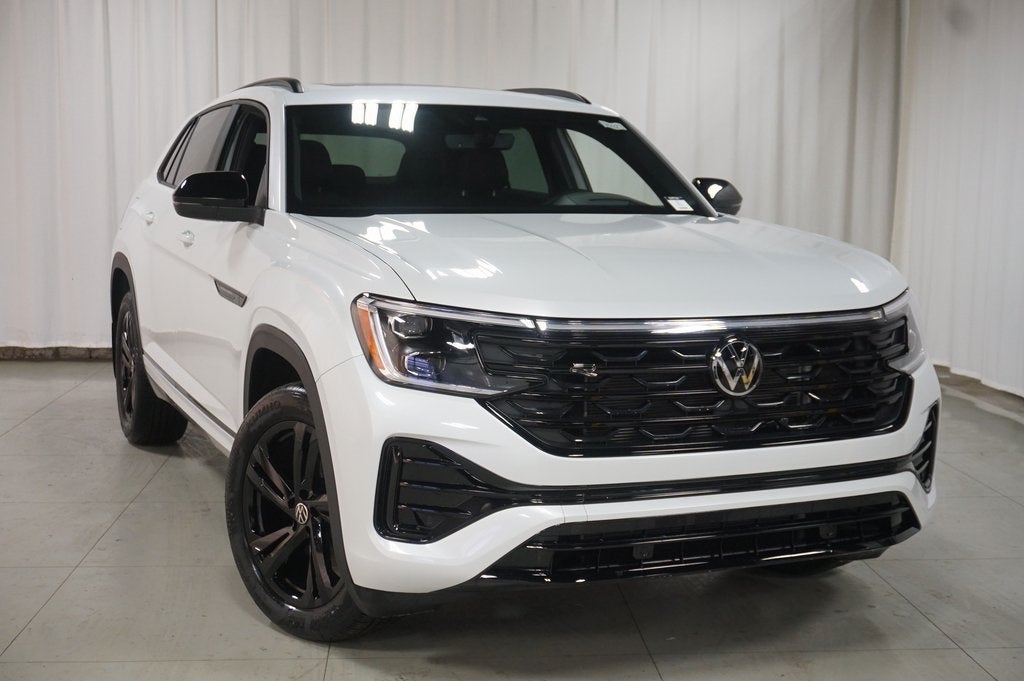 2026 Volkswagen Atlas Cross Sport 2.0T SEL R-Line Black