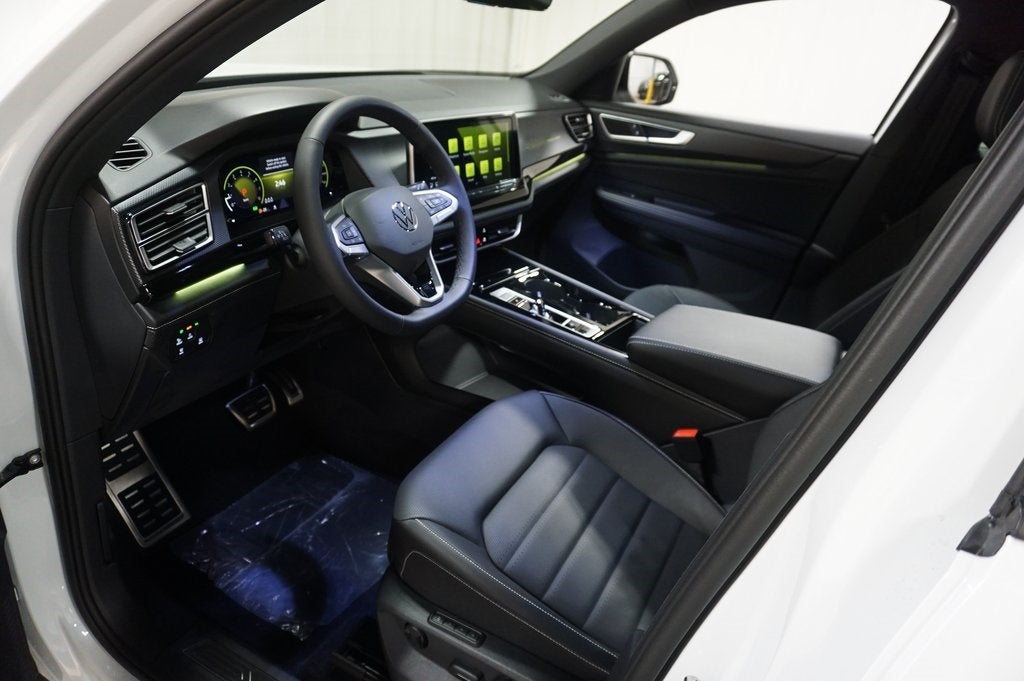 2026 Volkswagen Atlas Cross Sport 2.0T SEL R-Line Black