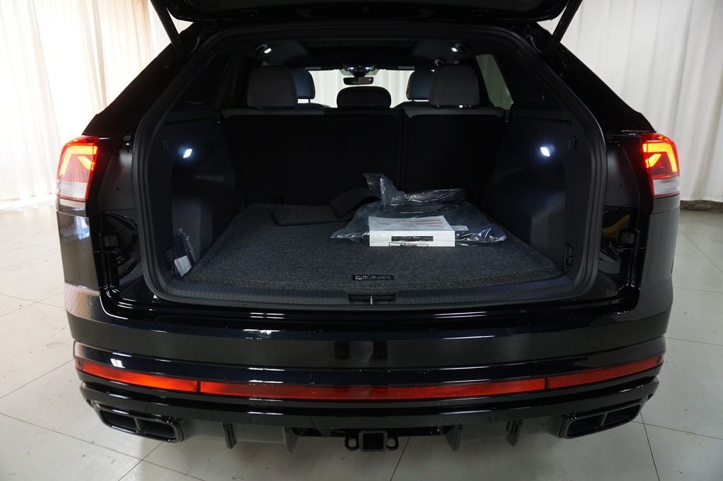 2026 Volkswagen Atlas Cross Sport 2.0T SEL R-Line Black