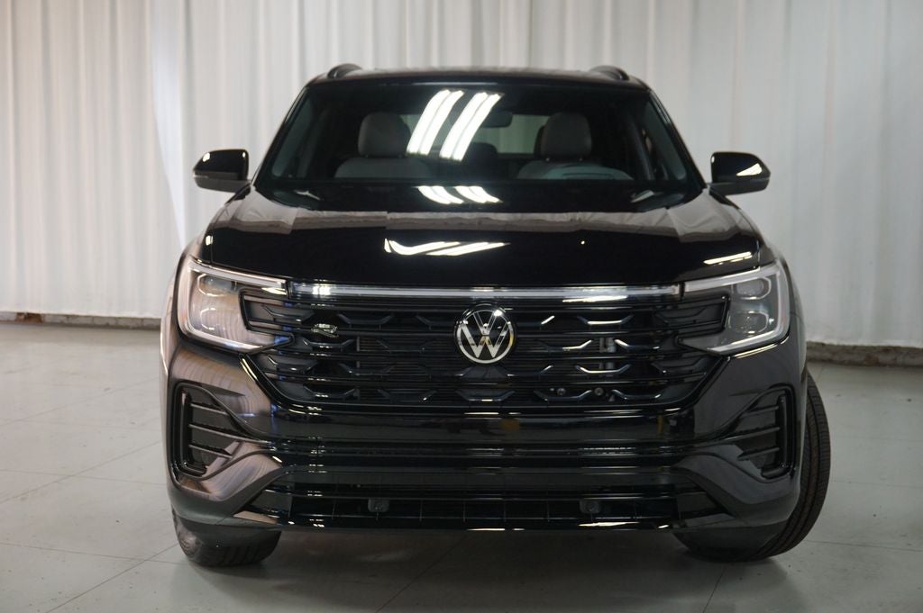 2026 Volkswagen Atlas Cross Sport 2.0T SEL R-Line Black