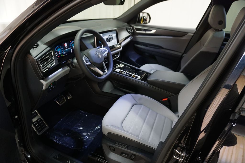 2026 Volkswagen Atlas Cross Sport 2.0T SEL R-Line Black
