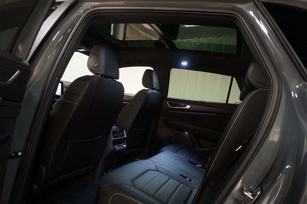 2026 Volkswagen Atlas Cross Sport 2.0T SEL R-Line Black