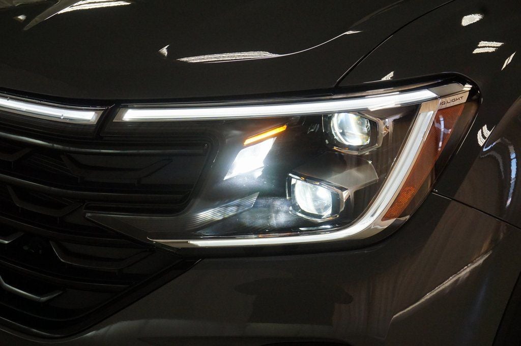 2026 Volkswagen Atlas Cross Sport 2.0T SEL R-Line Black