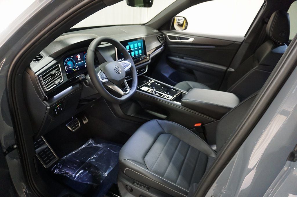 2026 Volkswagen Atlas Cross Sport 2.0T SEL R-Line Black