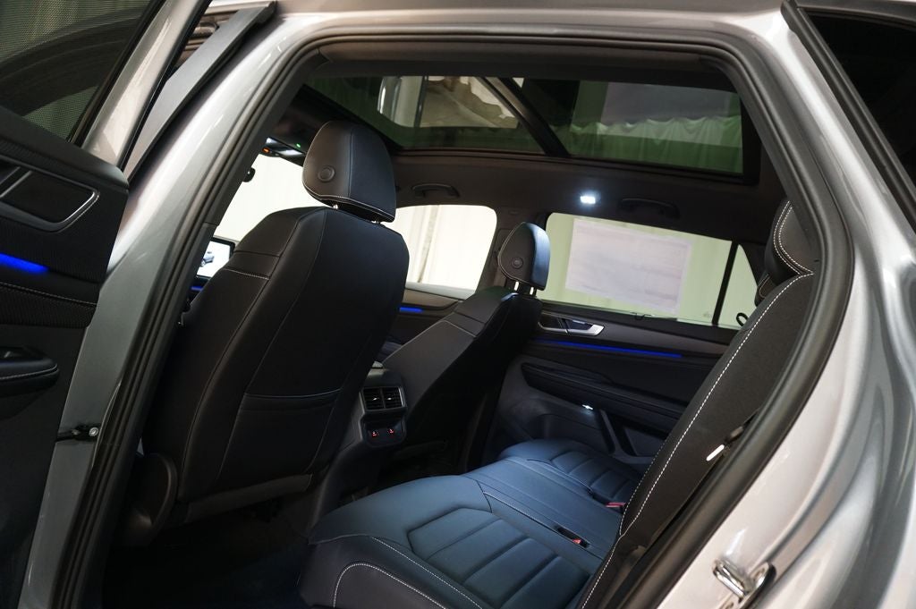 2026 Volkswagen Atlas Cross Sport 2.0T SEL R-Line Black