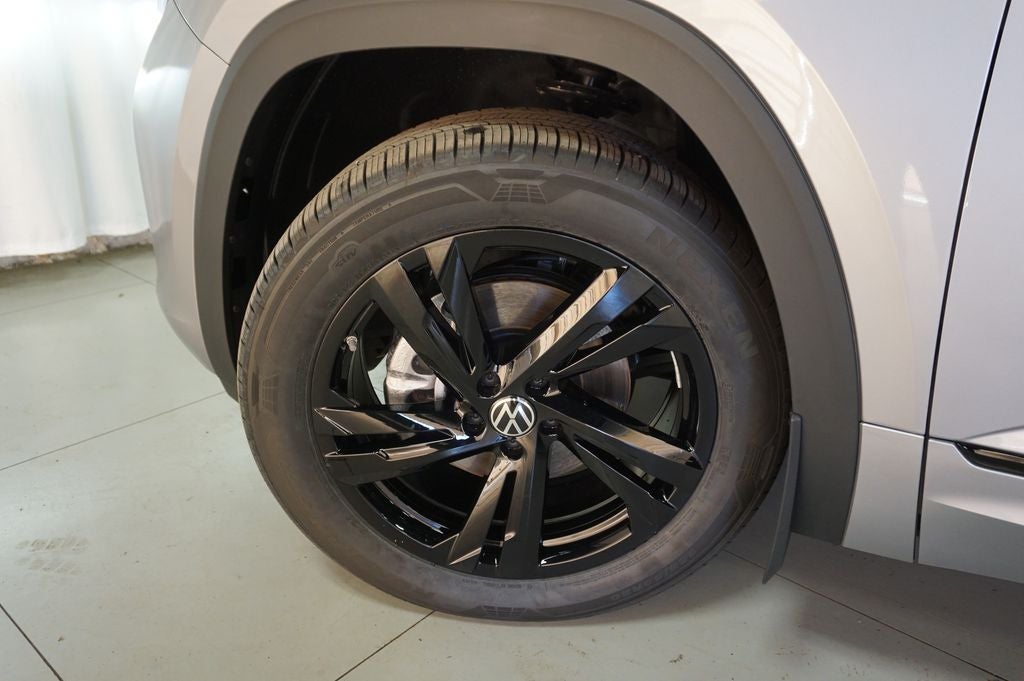 2026 Volkswagen Atlas Cross Sport 2.0T SEL R-Line Black