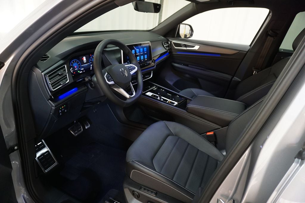 2026 Volkswagen Atlas Cross Sport 2.0T SEL R-Line Black