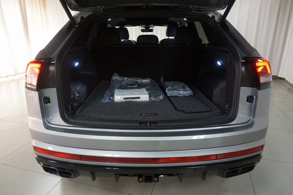 2026 Volkswagen Atlas Cross Sport 2.0T SEL R-Line Black