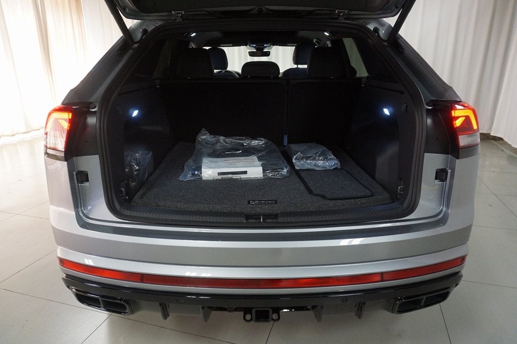 2026 Volkswagen Atlas Cross Sport 2.0T SEL R-Line Black