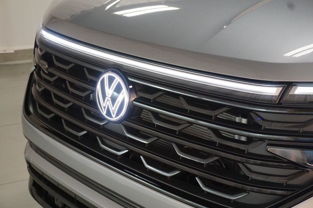 2026 Volkswagen Atlas Cross Sport 2.0T SEL R-Line Black