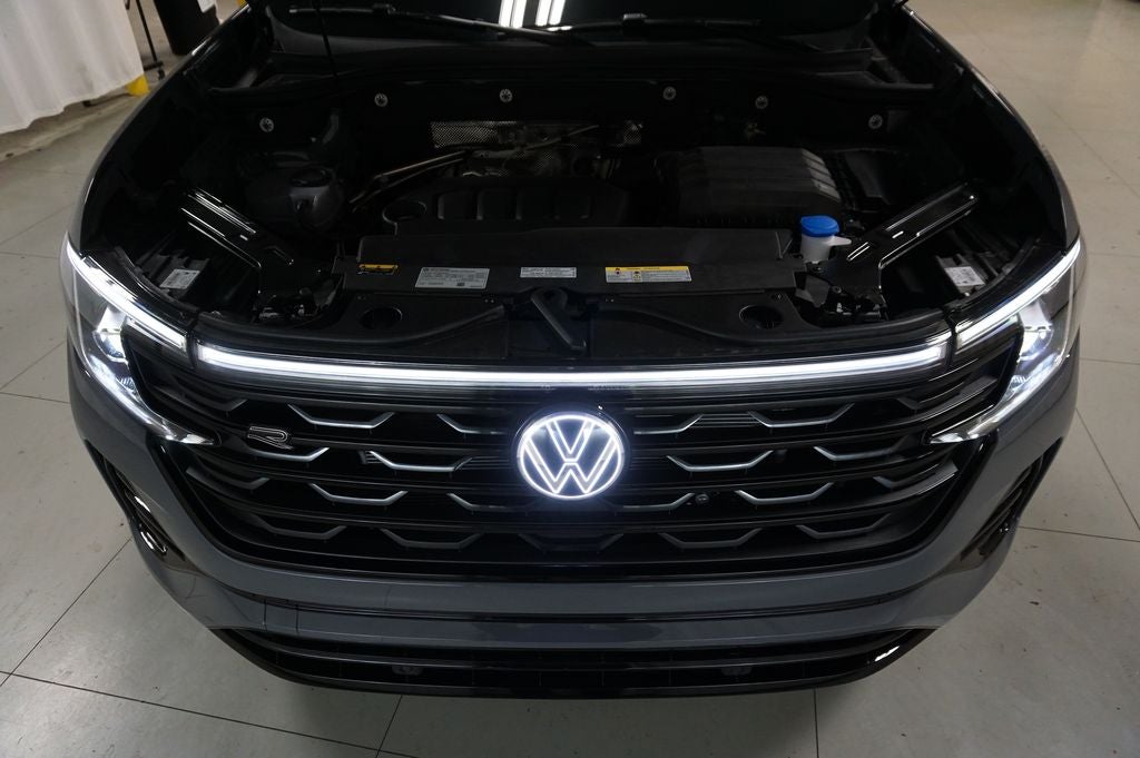 2026 Volkswagen Atlas Cross Sport 2.0T SEL R-Line Black