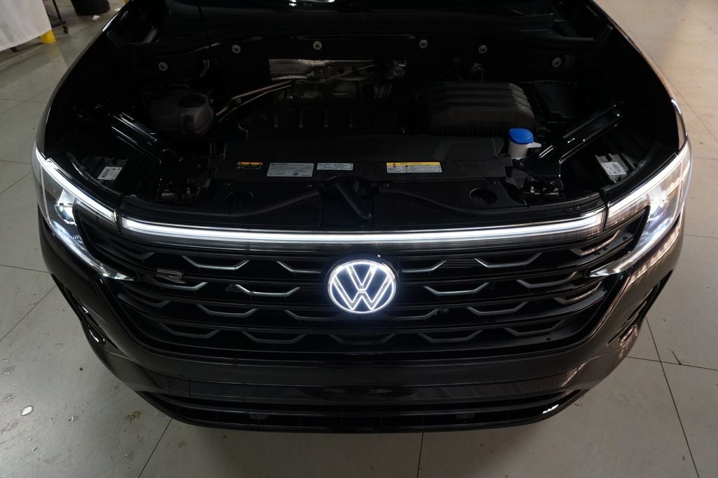 2026 Volkswagen Atlas Cross Sport 2.0T SEL R-Line Black