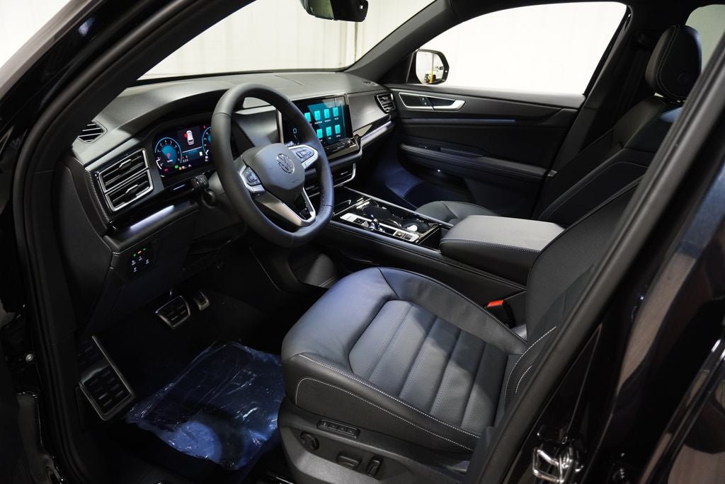 2026 Volkswagen Atlas Cross Sport 2.0T SEL R-Line Black
