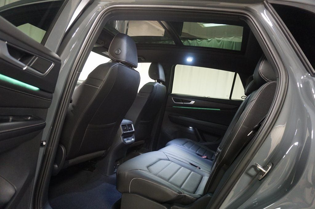 2026 Volkswagen Atlas Cross Sport 2.0T SEL R-Line Black