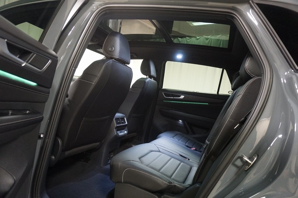 2026 Volkswagen Atlas Cross Sport 2.0T SEL R-Line Black