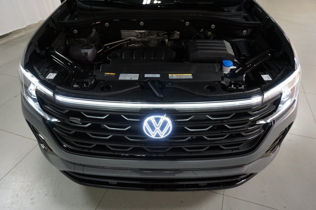 2026 Volkswagen Atlas Cross Sport 2.0T SEL R-Line Black