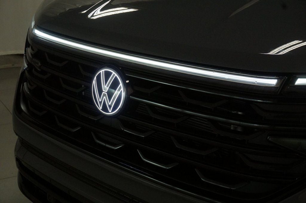 2026 Volkswagen Atlas Cross Sport 2.0T SEL R-Line Black