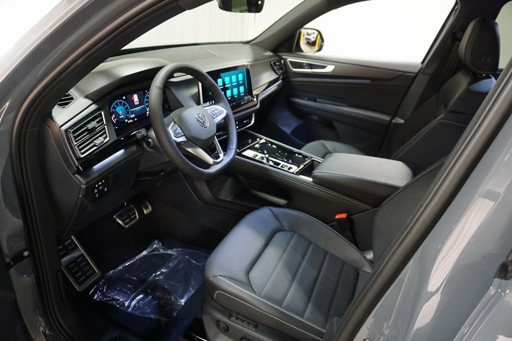 2026 Volkswagen Atlas Cross Sport 2.0T SEL R-Line Black