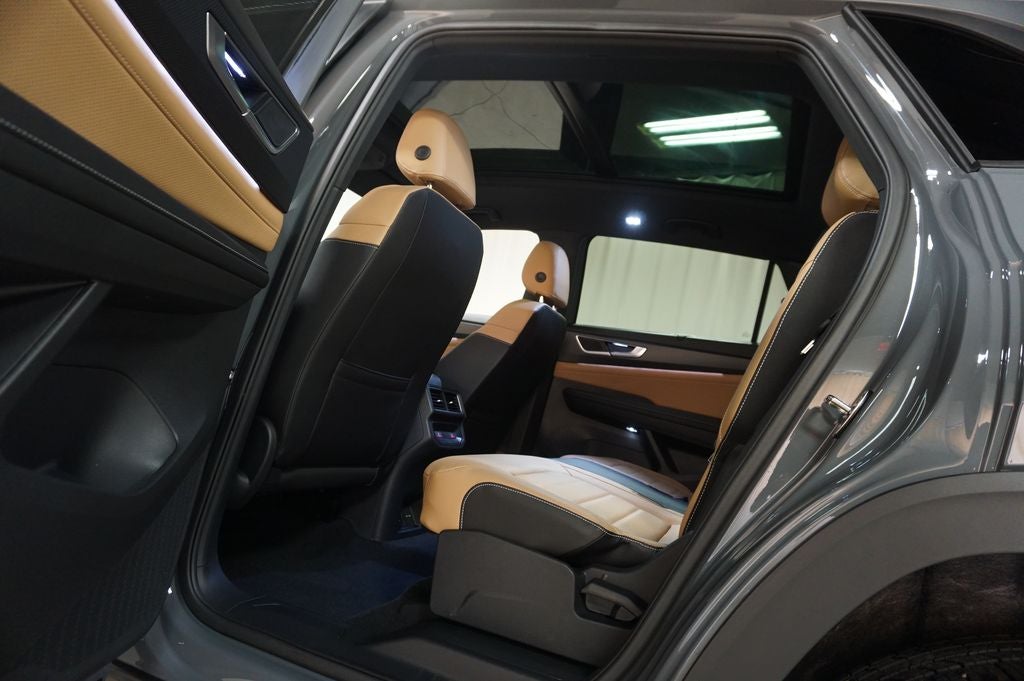 2026 Volkswagen Atlas Cross Sport 2.0T SEL R-Line Black