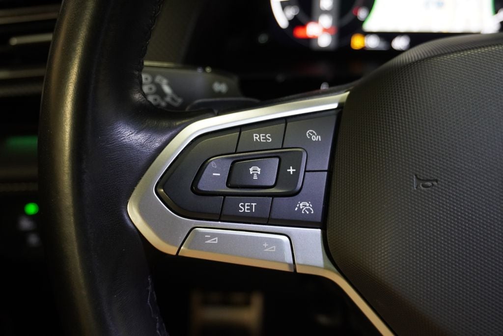 2024 Volkswagen Atlas Cross Sport 2.0T SEL R-Line