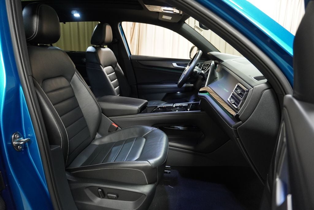 2024 Volkswagen Atlas Cross Sport 2.0T SEL R-Line