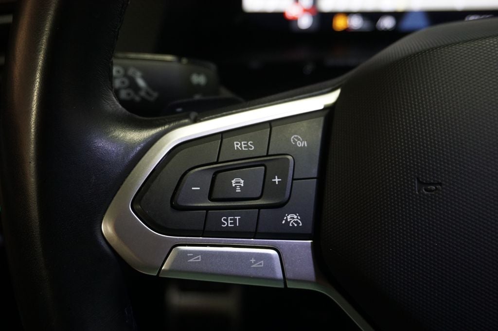 2024 Volkswagen Atlas Cross Sport 2.0T SEL R-Line