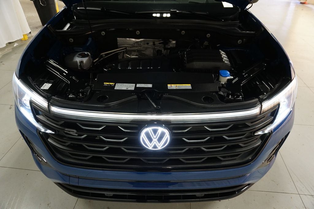 2025 Volkswagen Atlas Cross Sport 2.0T SEL R-Line Black