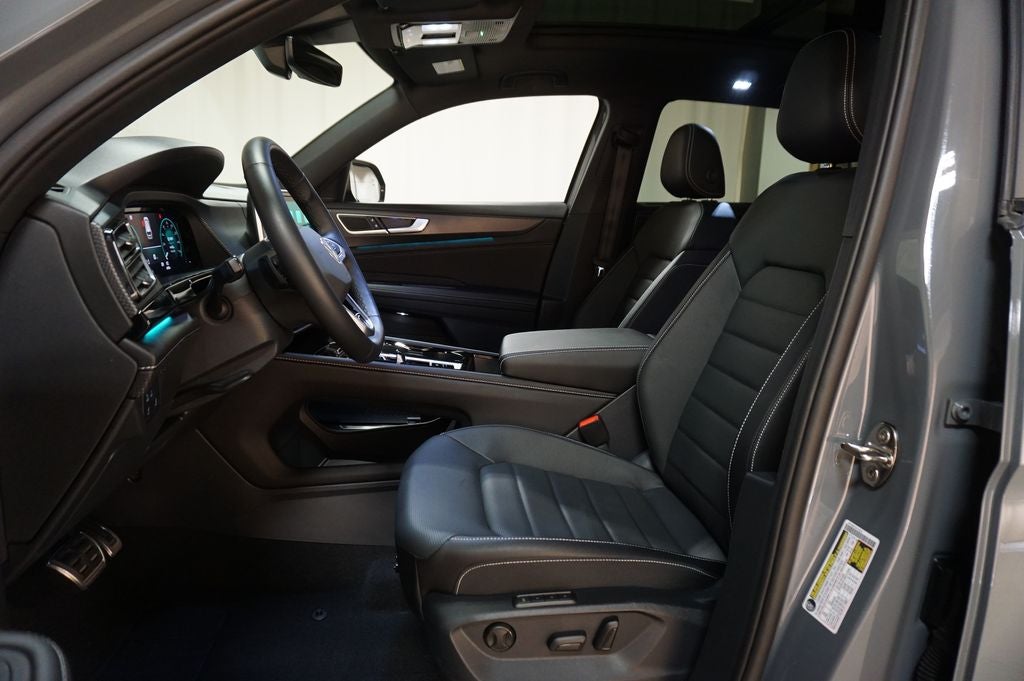 2025 Volkswagen Atlas Cross Sport 2.0T SEL R-Line Black