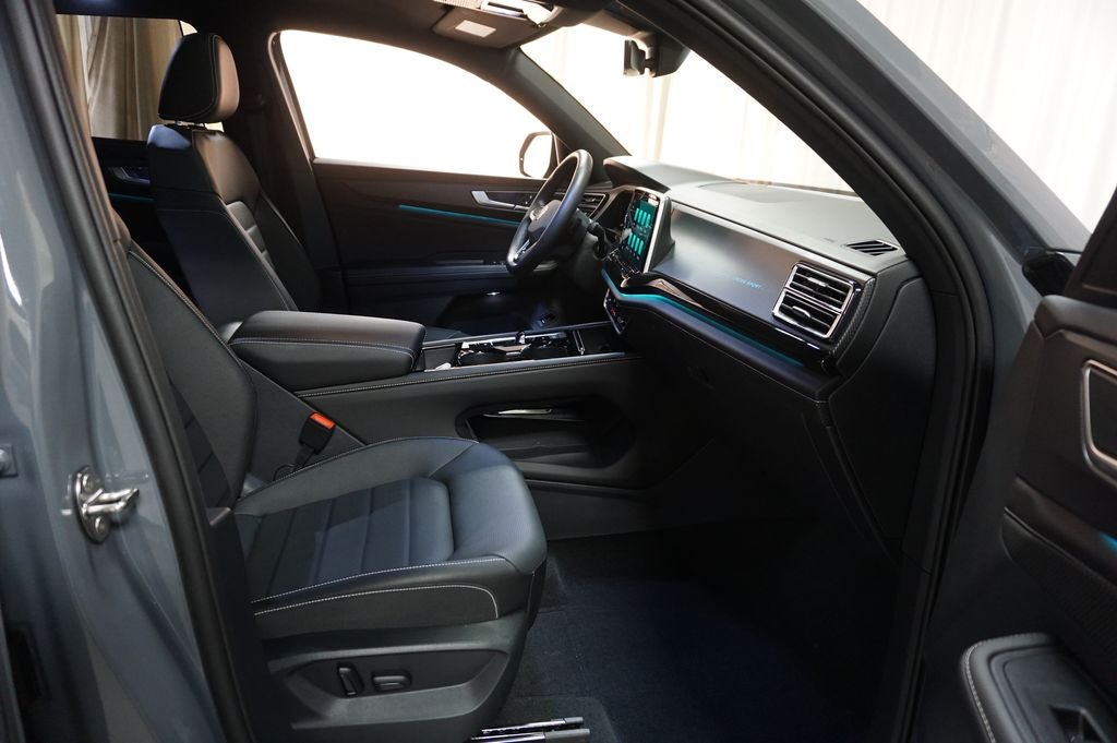 2025 Volkswagen Atlas Cross Sport 2.0T SEL R-Line Black