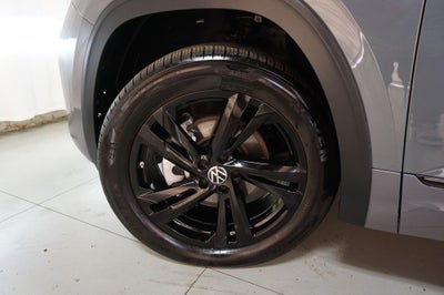 2025 Volkswagen Atlas Cross Sport 2.0T SEL R-Line Black